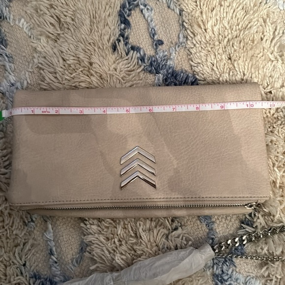 Express Convertible Fold over clutch cream chain strap purse bag - Picture 7 of 13